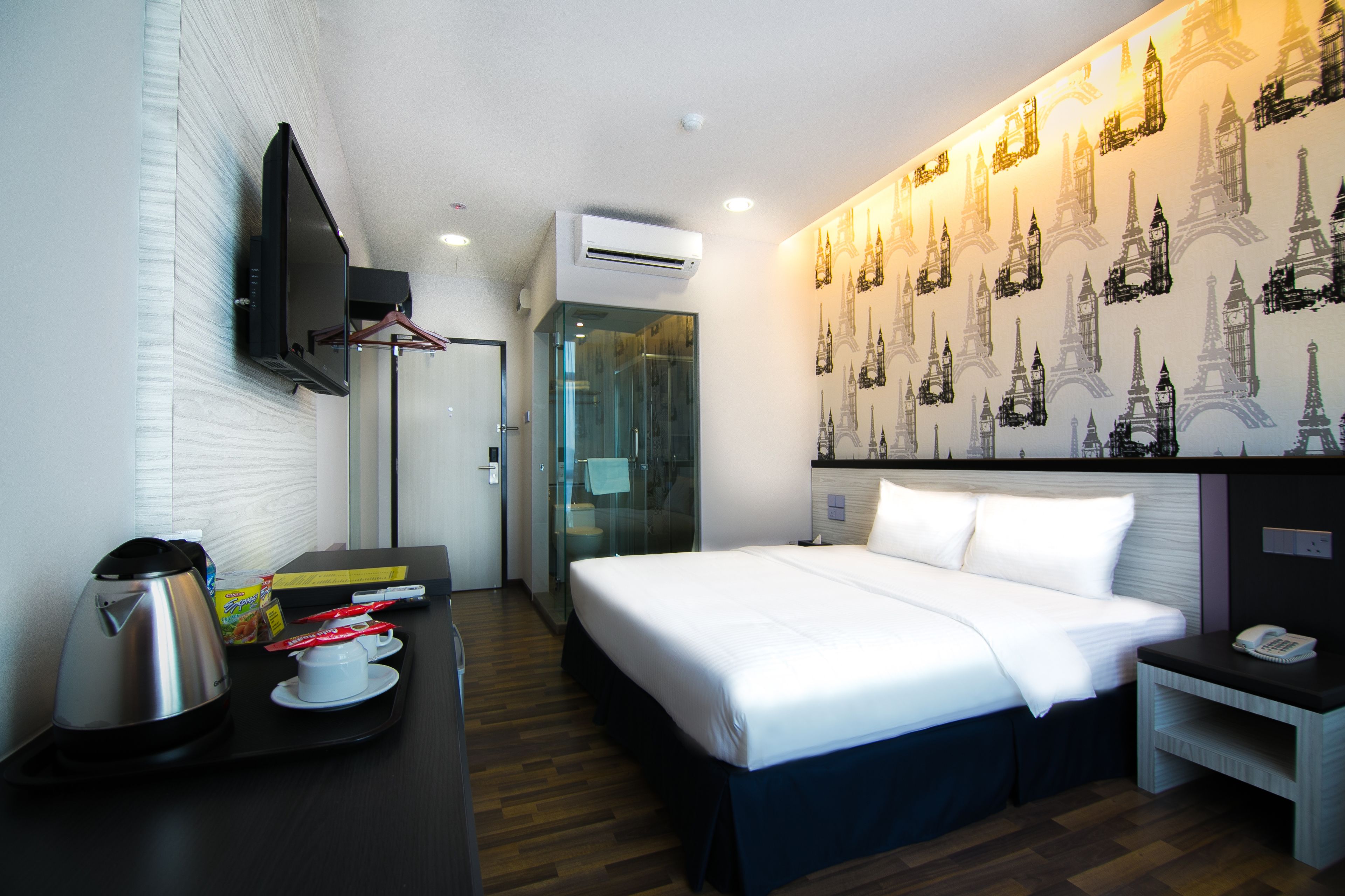 executive room, 1 bedroom, accessible, city view | premium bedding, minibar, in-room safe, desk