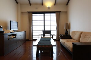 Japanese-Western Room with private Onsen (indoor bath) Non-Smoking for 2-4 Guests Only | Living room | Flat-screen TV - Hotel Shiragiku (Beppu)