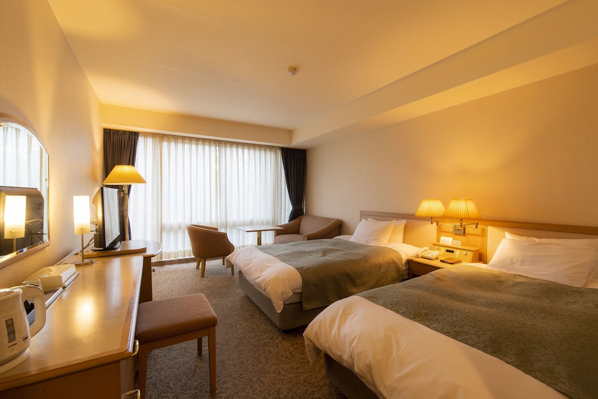 In-room safe, WiFi (free)