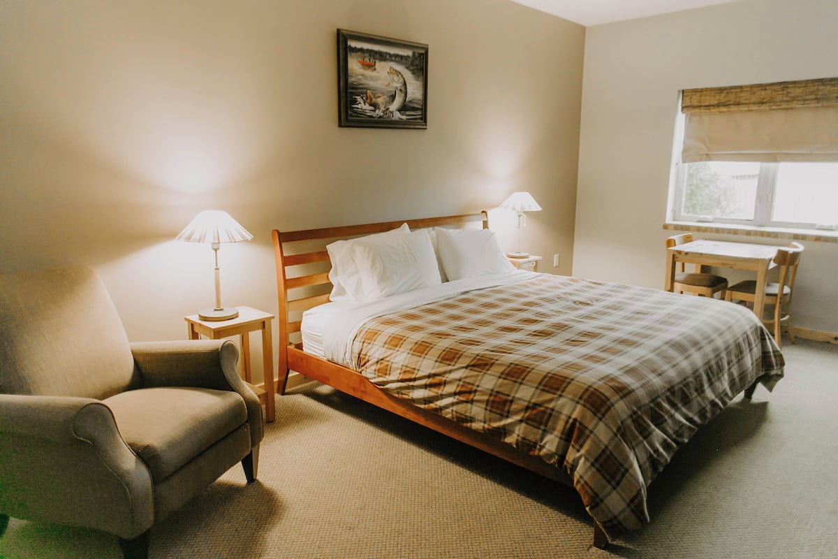 Sing King - Front Building | Living area | Smart TV