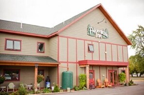 Property entrance - Adventure Inn (Ely)