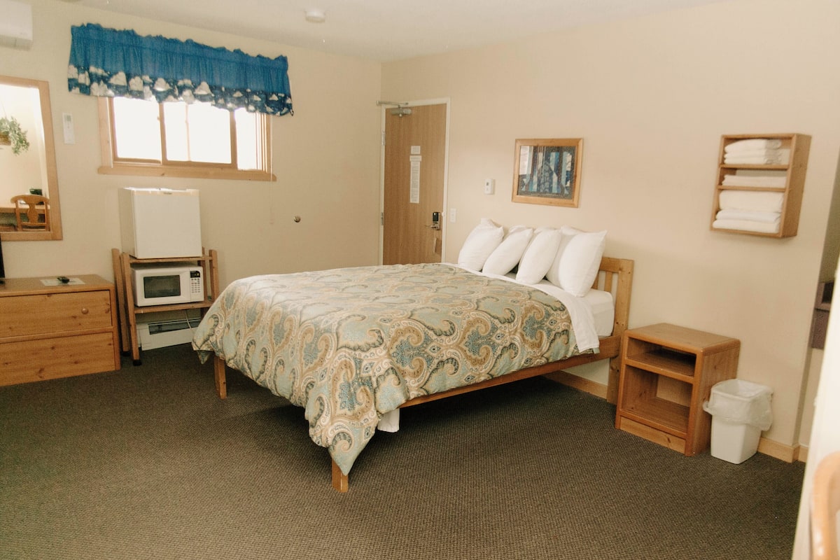 3 Queens - Back Building | Free WiFi, bed sheets