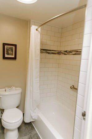 مستلزمات مجانية للعناية الشخصية، مناشف