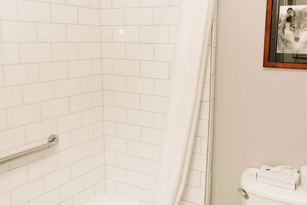 free toiletries, towels