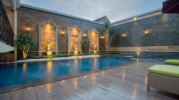 Outdoor pool, pool loungers