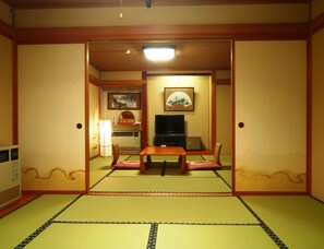 Japanese Tatami Large Room with Private bathroom | Minibar, free WiFi, bed sheets - Hotel Omodaka (Yamanouchi)