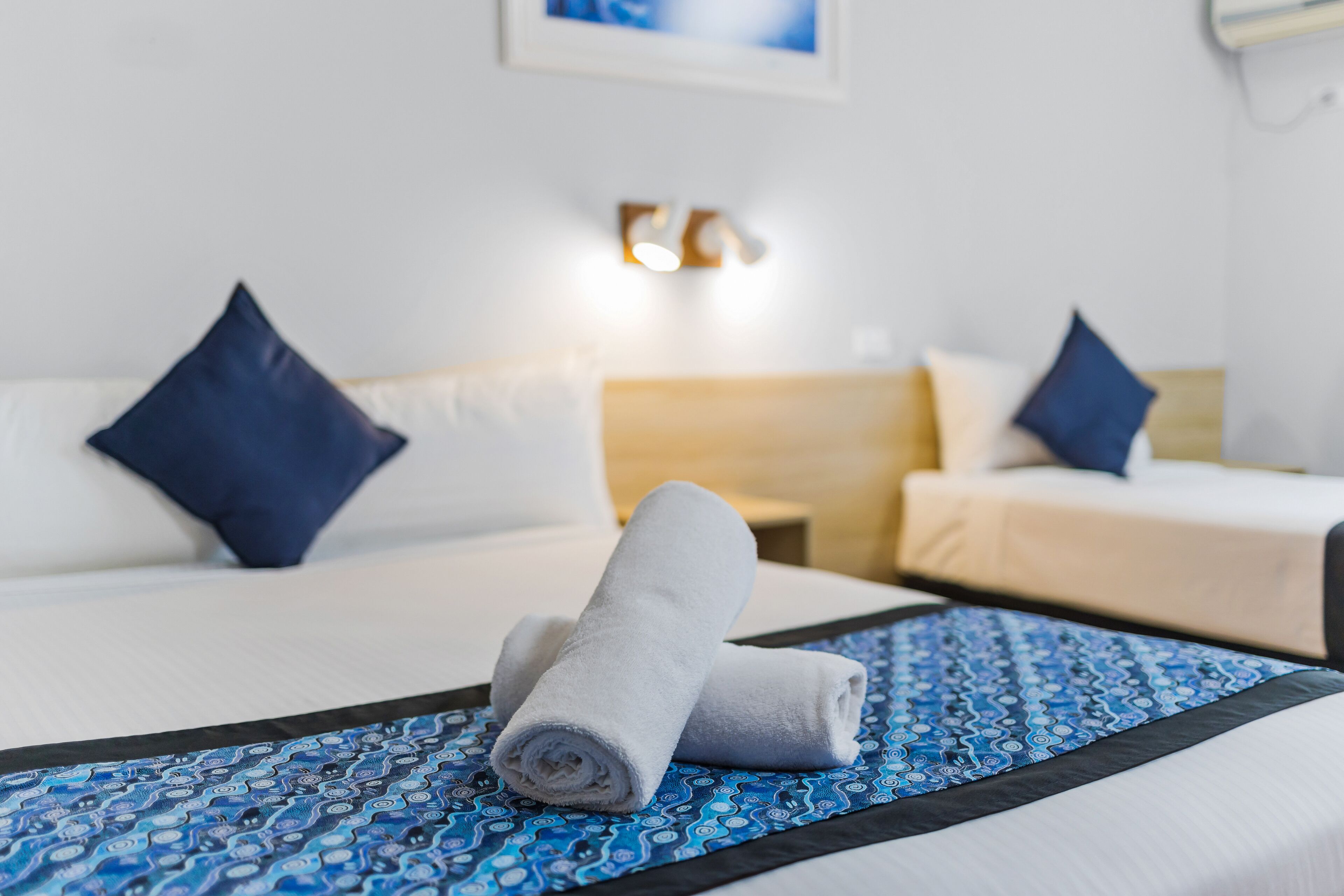 Zweibettzimmer | Schreibtisch, laptopgeeigneter Arbeitsplatz, schallisolierte Zimmer