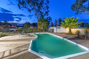 حمّام سباحة خارجي موسمي