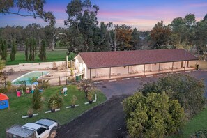 Free self-parking - Castlereagh Motor Inn (Gilgandra)