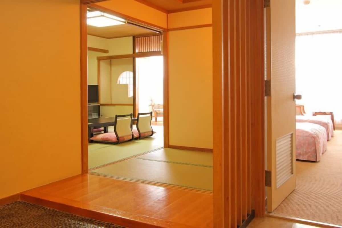 In-room safe, desk, laptop workspace, iron/ironing board