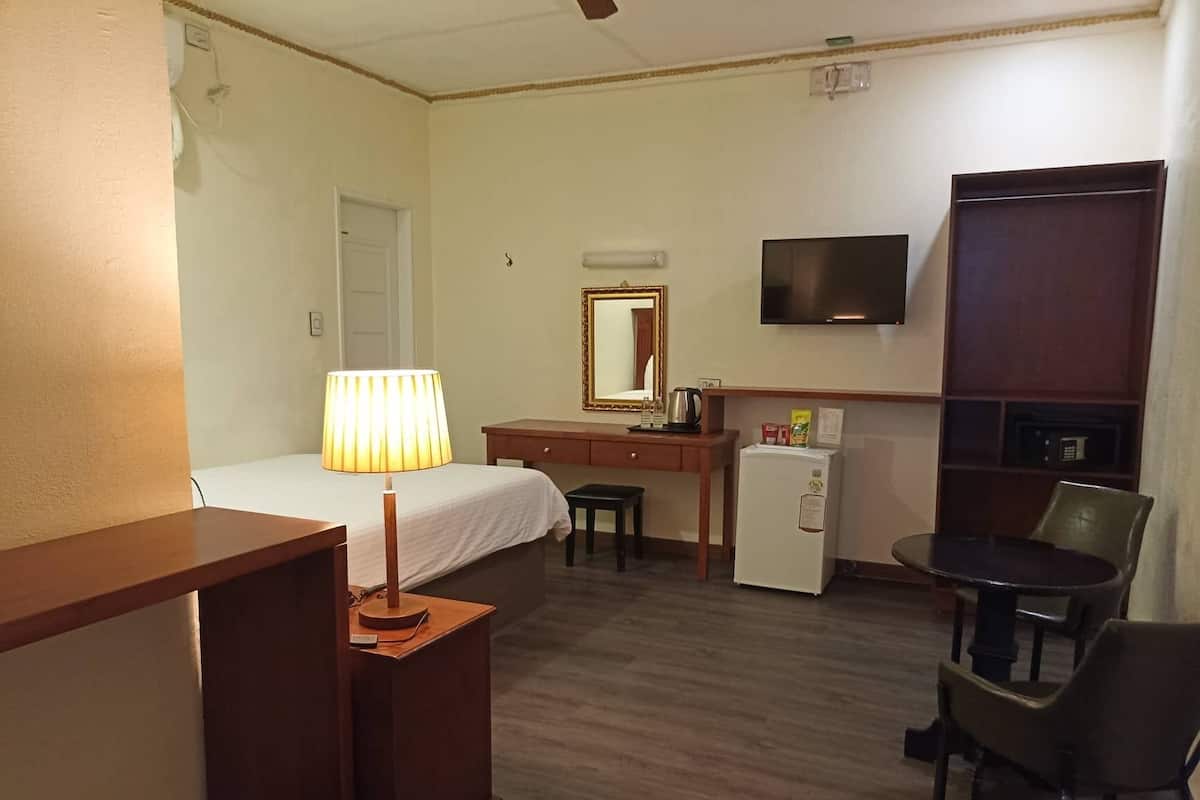 Family Room | Minibar, in-room safe, desk, free WiFi