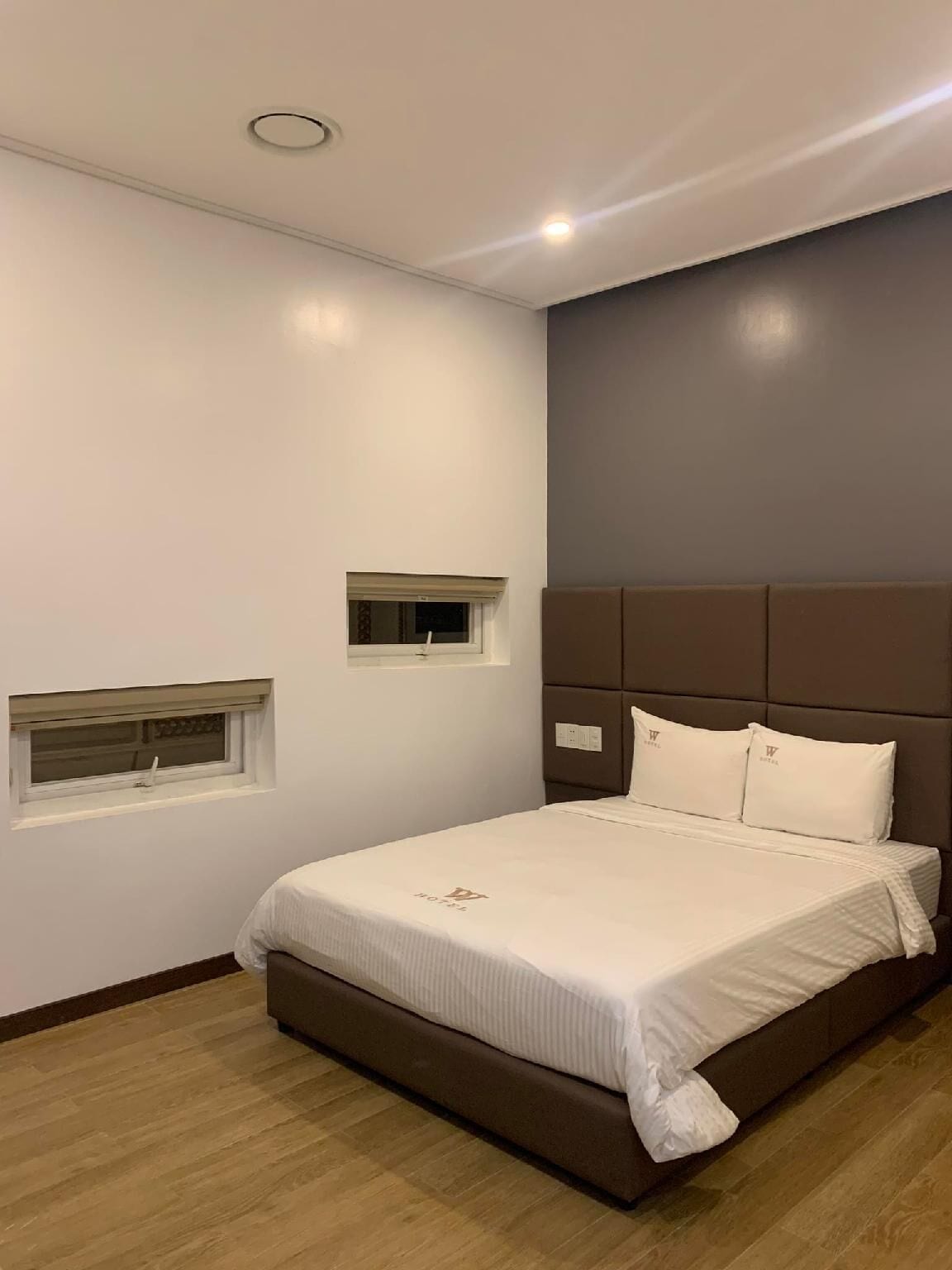 Standaard kamer, 1 queensize bed | Een kluis op de kamer, een bureau, gratis wifi, beddengoed