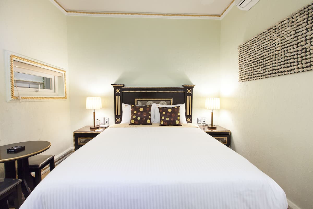 Standard Room, 1 Queen Bed | Minibar, in-room safe, desk, free WiFi