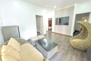 Suite | In-room safe, desk, free WiFi, bed sheets