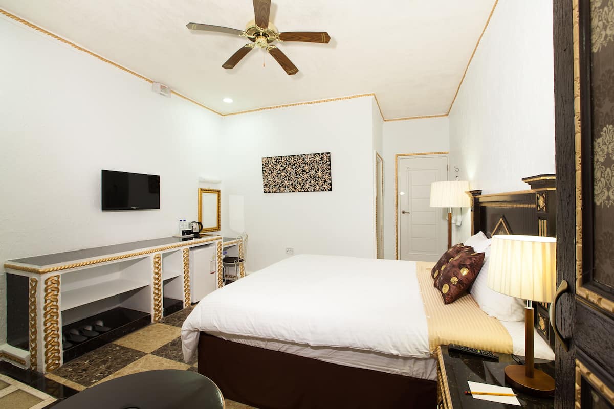 Minibar, in-room safe, desk, free WiFi