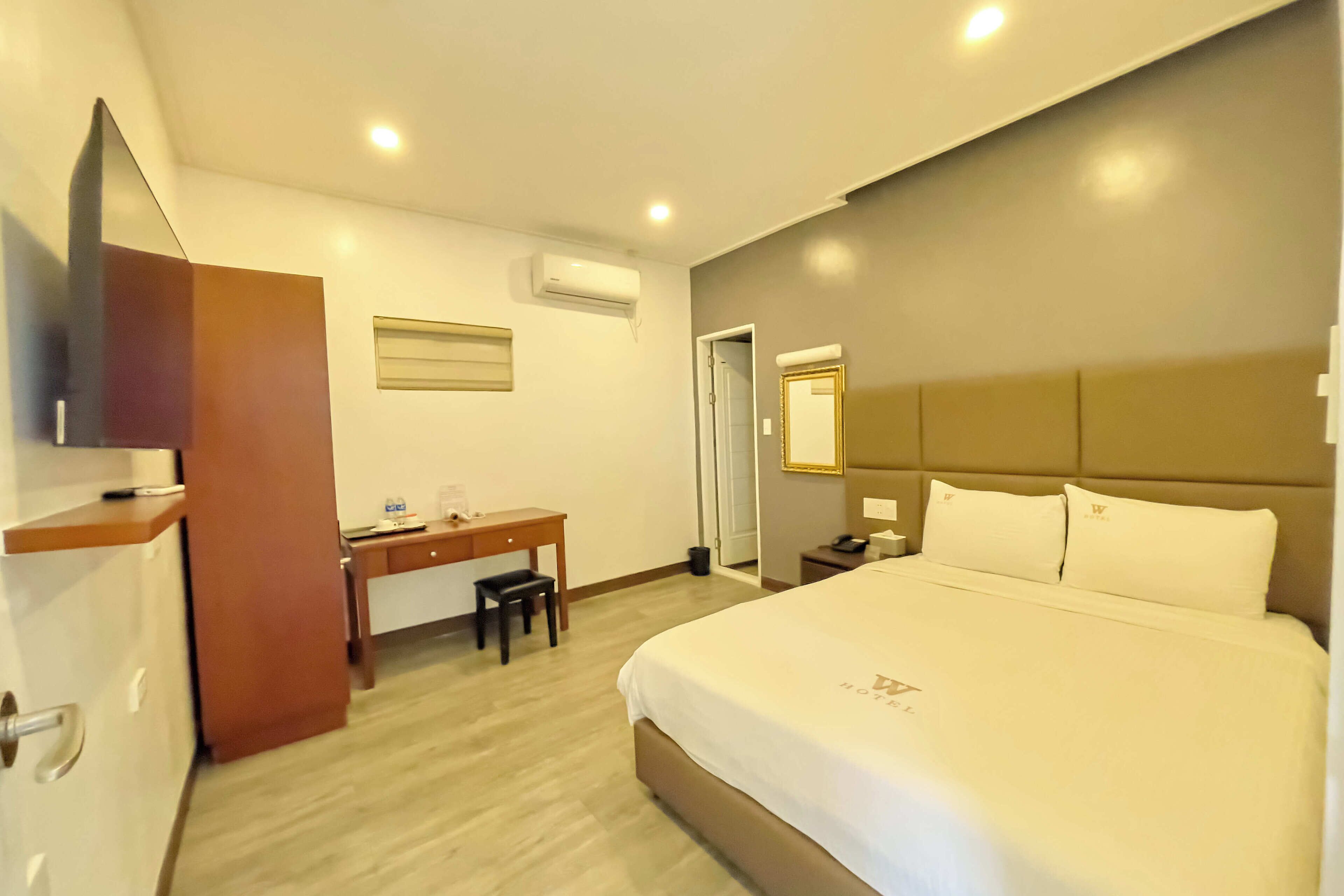 Familiekamer | Een kluis op de kamer, een bureau, gratis wifi, beddengoed