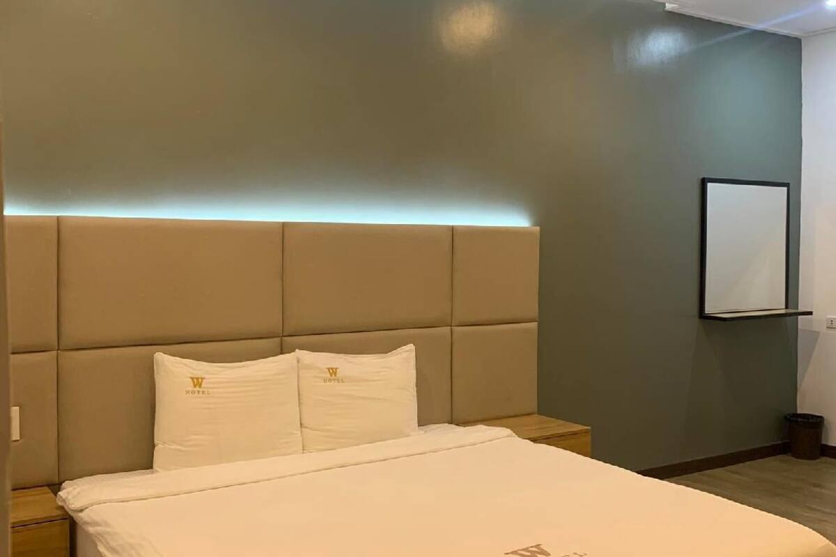 Standaard kamer, 1 kingsize bed, niet-roken, uitzicht op de stad | Een kluis op de kamer, een bureau, gratis wifi, beddengoed