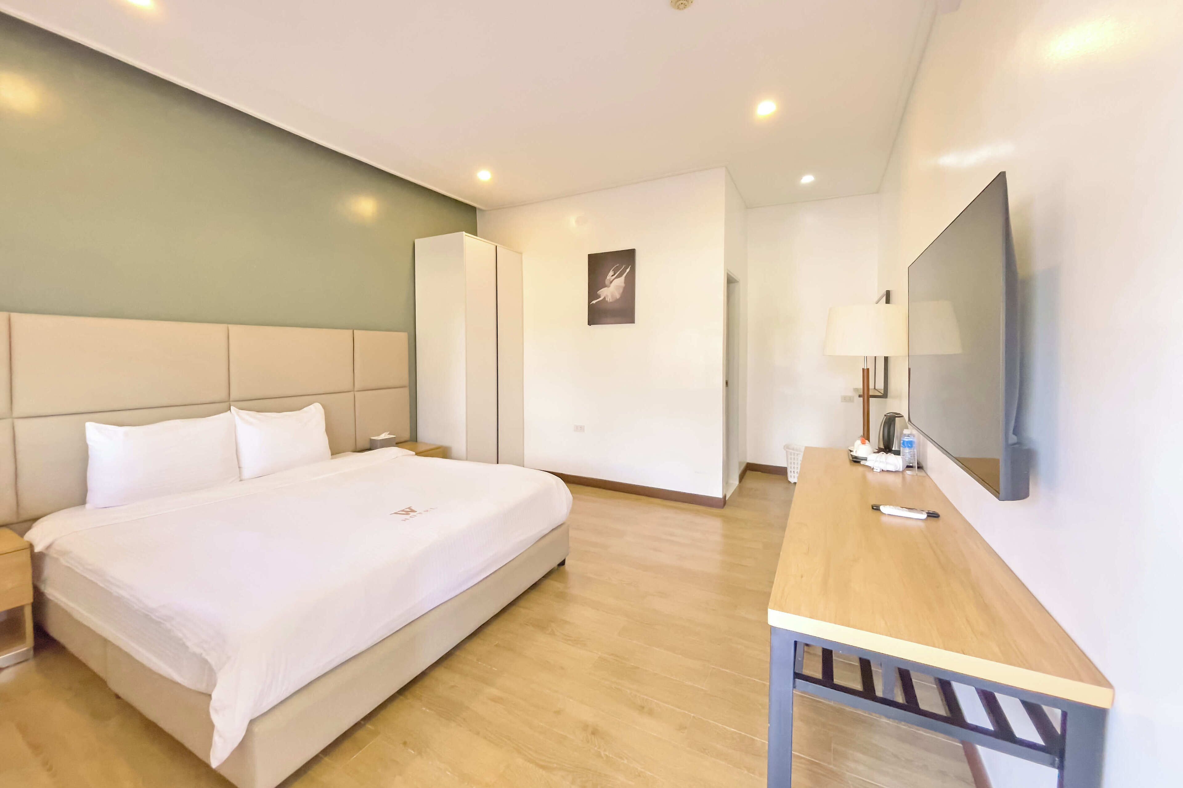 In-room safe, desk, free WiFi, bed sheets