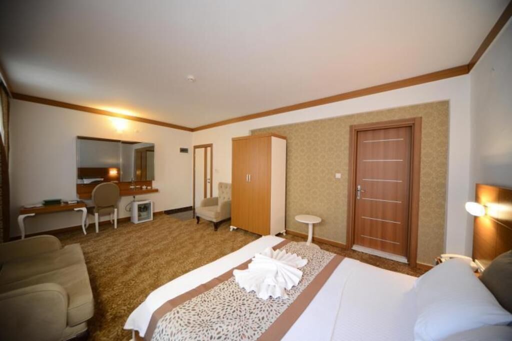 Minibar, desk, soundproofing, free cribs/infant beds