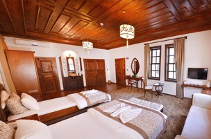 Suite | Minibar, desk, soundproofing, free cribs/infant beds