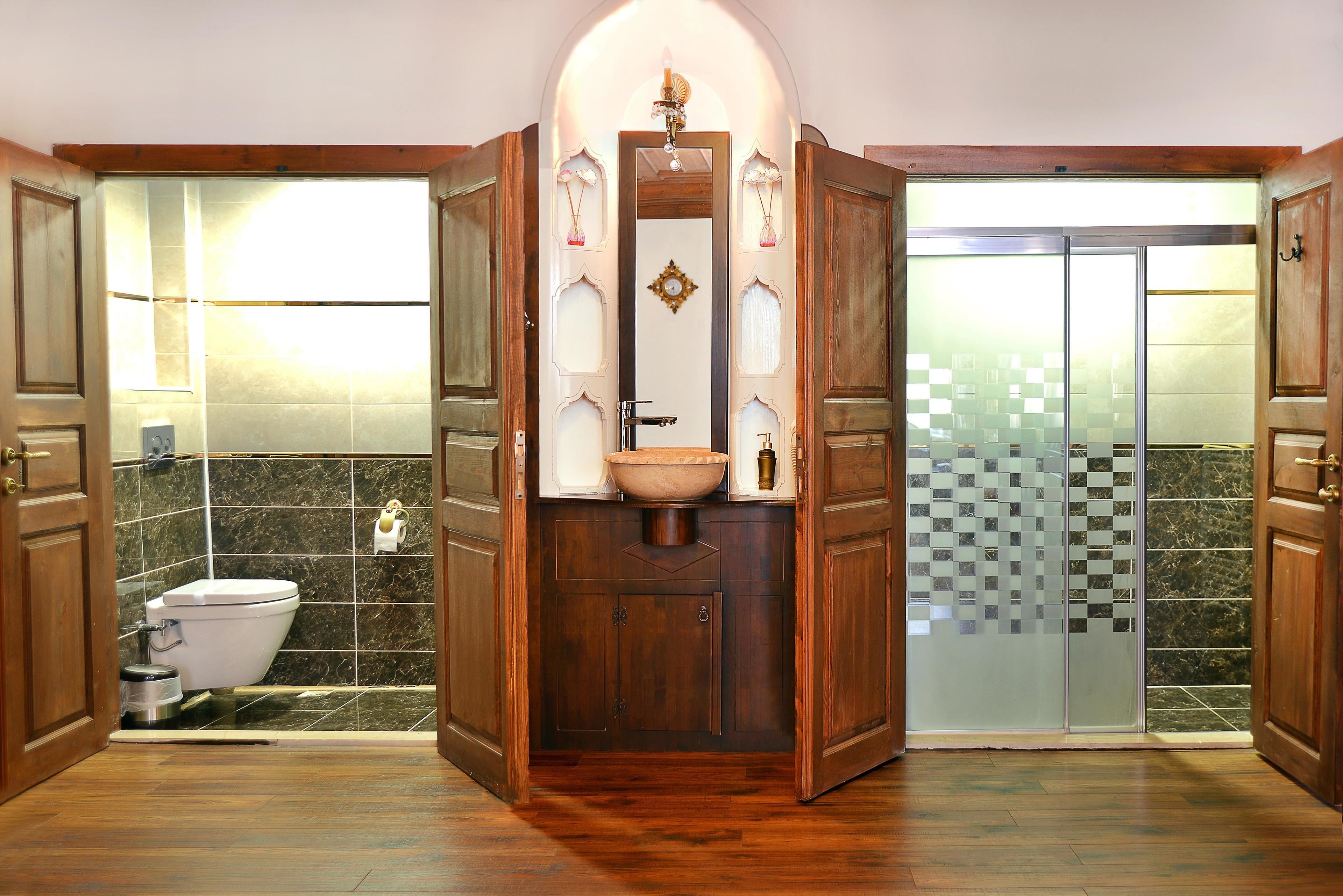 suite | bathroom | shower, free toiletries, hair dryer, slippers