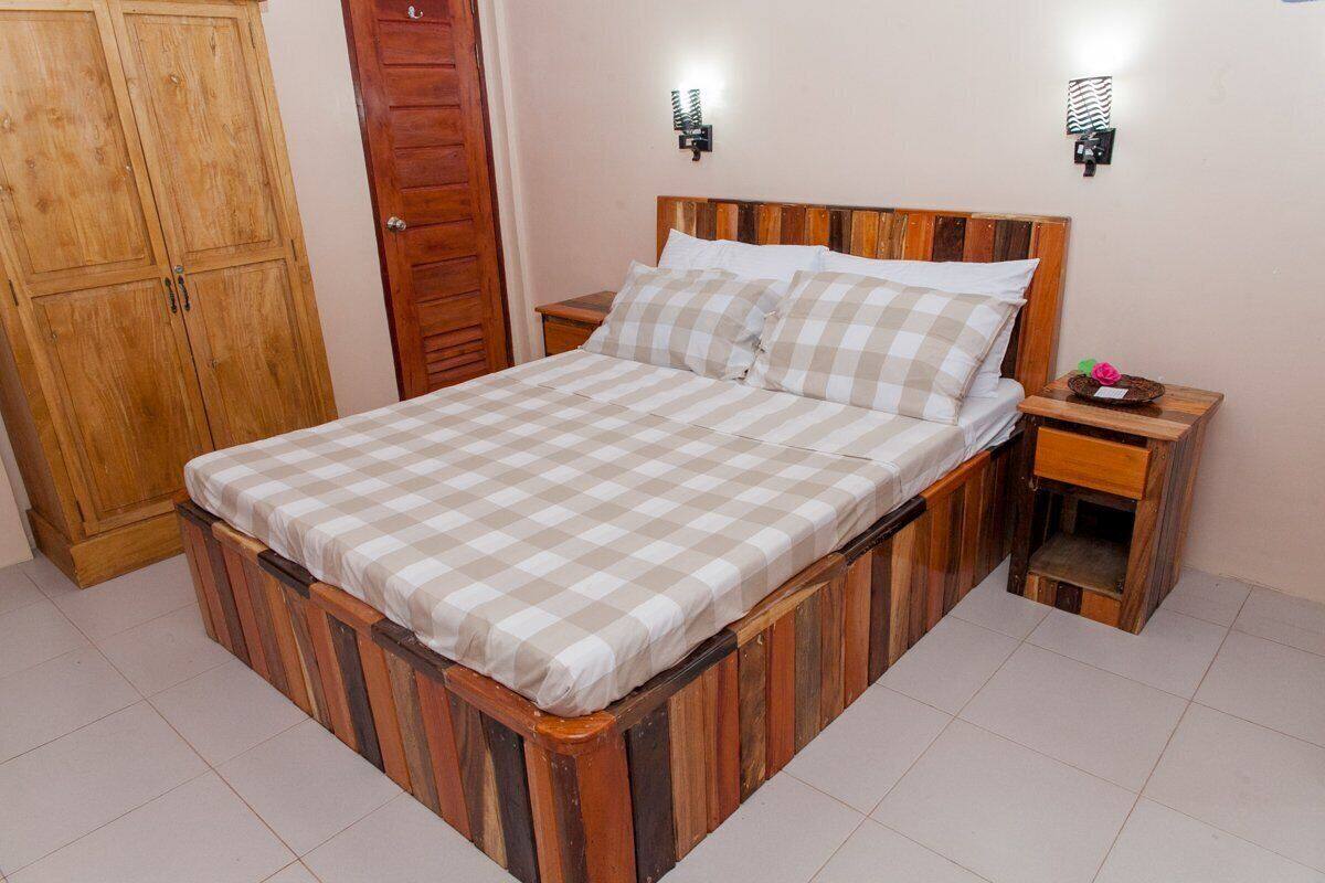 Roupas de cama premium, espaço de trabalho para notebook