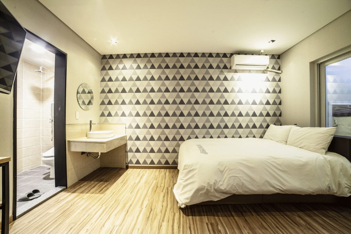 Economy Single Room, 1 Bedroom | 1 bedroom, premium bedding, down comforters, desk