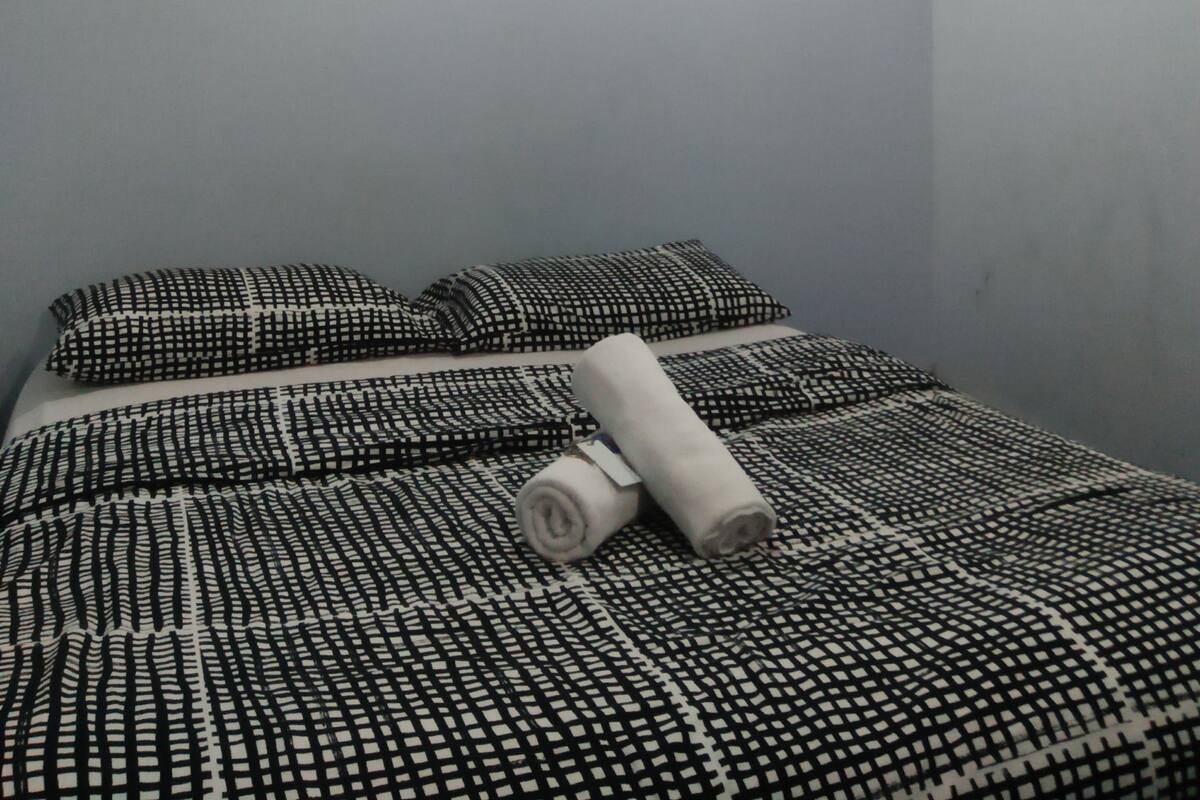 Chambre Double, salle de bains commune