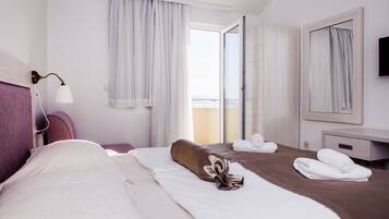 1 bedroom, premium bedding, in-room safe, desk