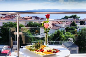 Outdoor dining - Villa Palloma (Baska Voda)