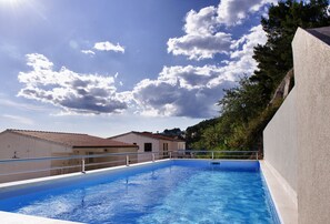 2 outdoor pools, pool umbrellas, sun loungers - Villa Palloma (Baska Voda)