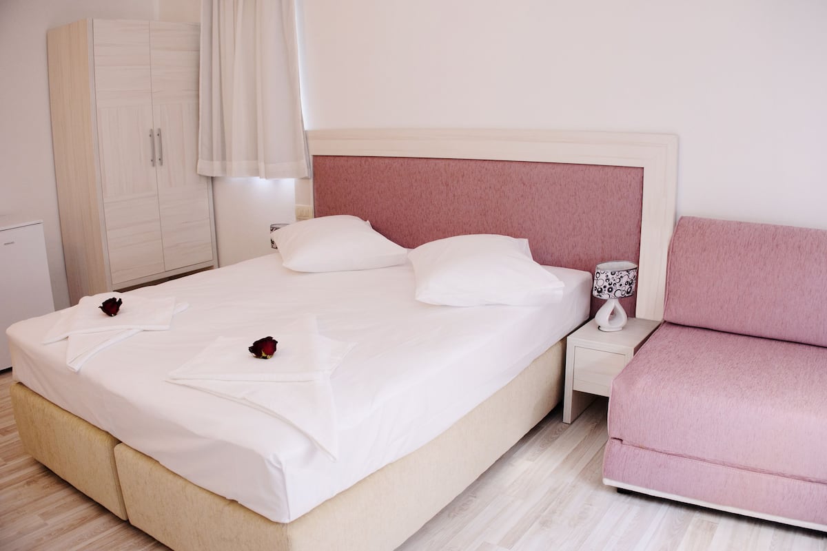 1 slaapkamer, luxe beddengoed, een kluis op de kamer, een bureau