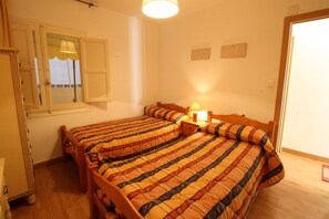 Apartment, 3 Bedrooms, Partial Sea View