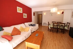 Apartment, 3 Bedrooms, Partial Sea View | Living room