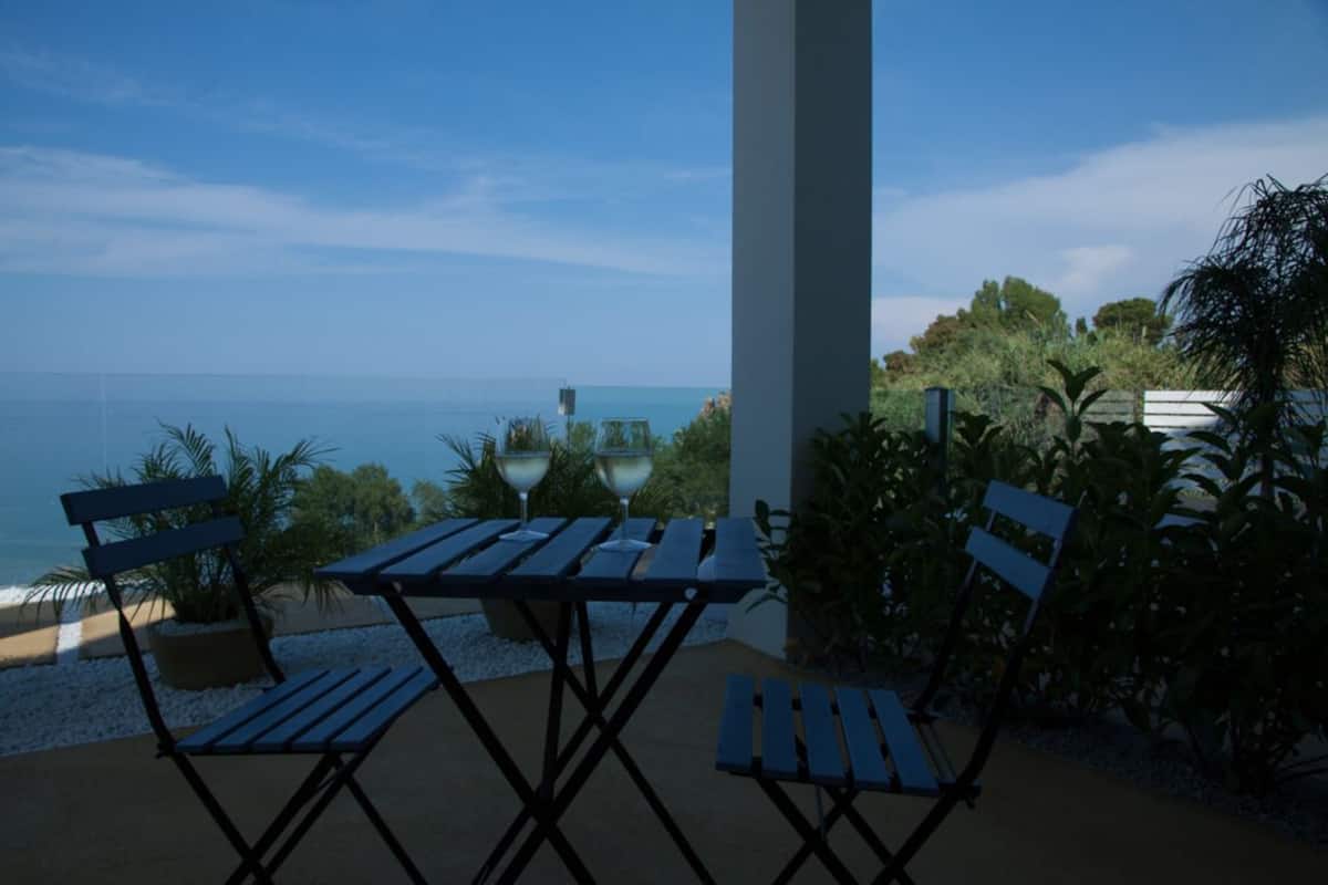 Kamar Double Deluks, teras, pemandangan laut | Teras/patio