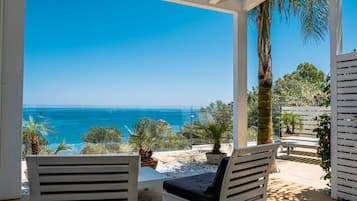 Habitación doble superior, Terraza, vista al mar | Terraza o patio