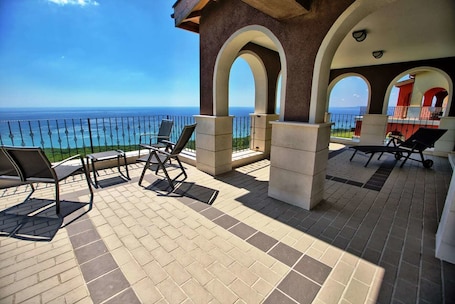 Terrace/patio. Lighthouse Apartments & Villas