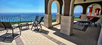 Lighthouse Apartments & Villas