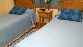 Cortinas blackout, insonorización, camas extra y wifi gratis