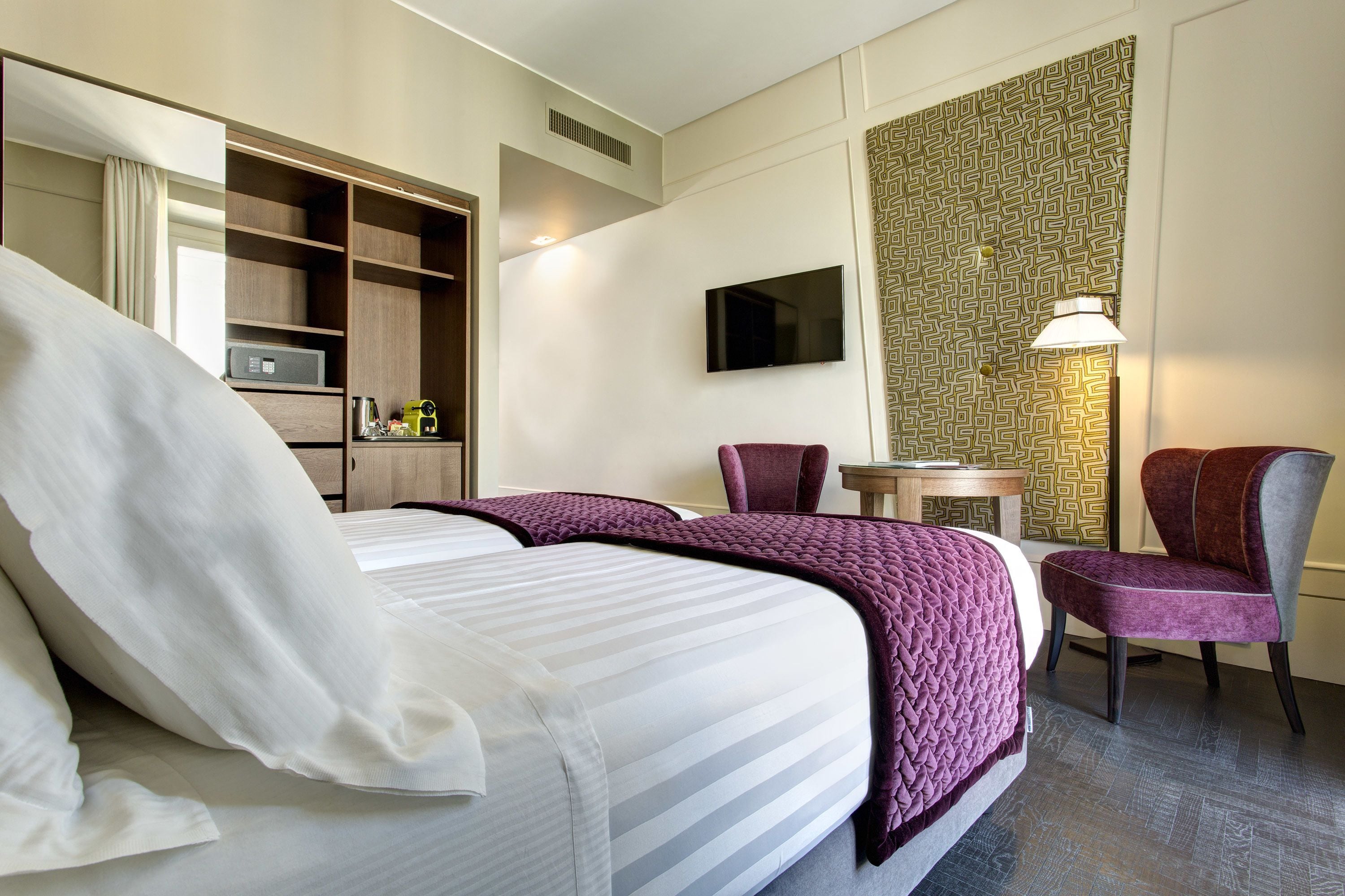premium double or twin room | down duvets, minibar, in-room safe, desk