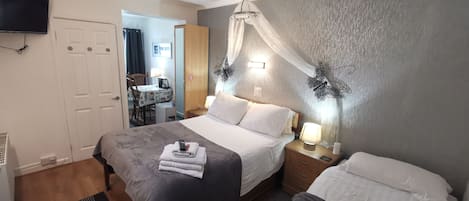 Suite, baño en la habitación (Sleeps 4) | Insonorización