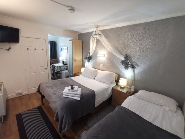 Sviitti, kylpyhuone makuuhuoneen yhteydessä (Sleeps 4) | Äänieristys