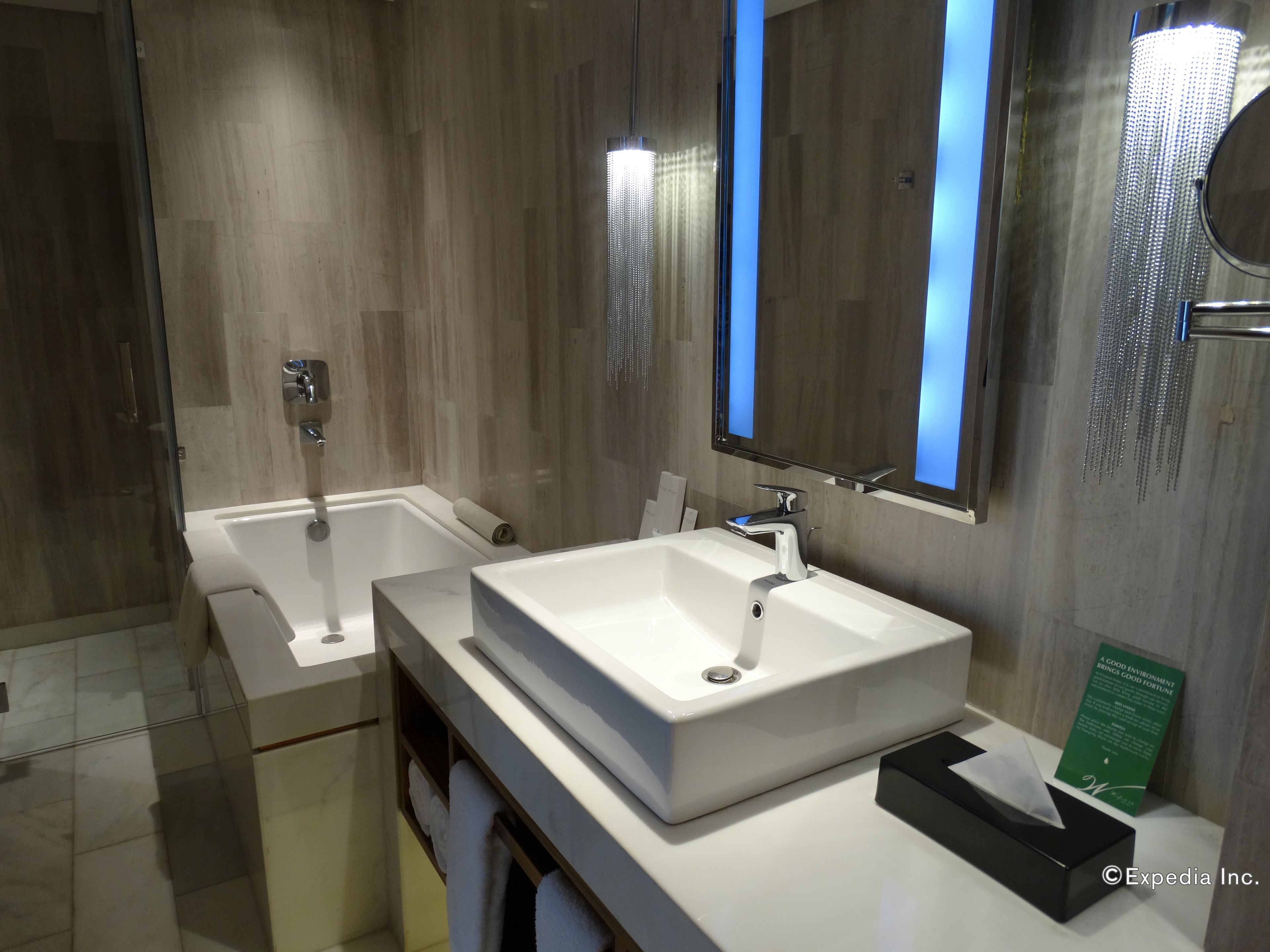 executive suite | bathroom | shower, rainfall showerhead, free toiletries, hair dryer