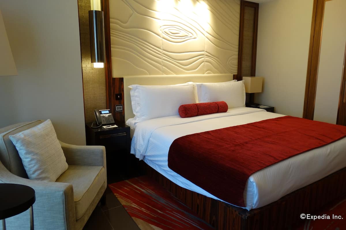 1 bedroom, premium bedding, in-room safe, desk