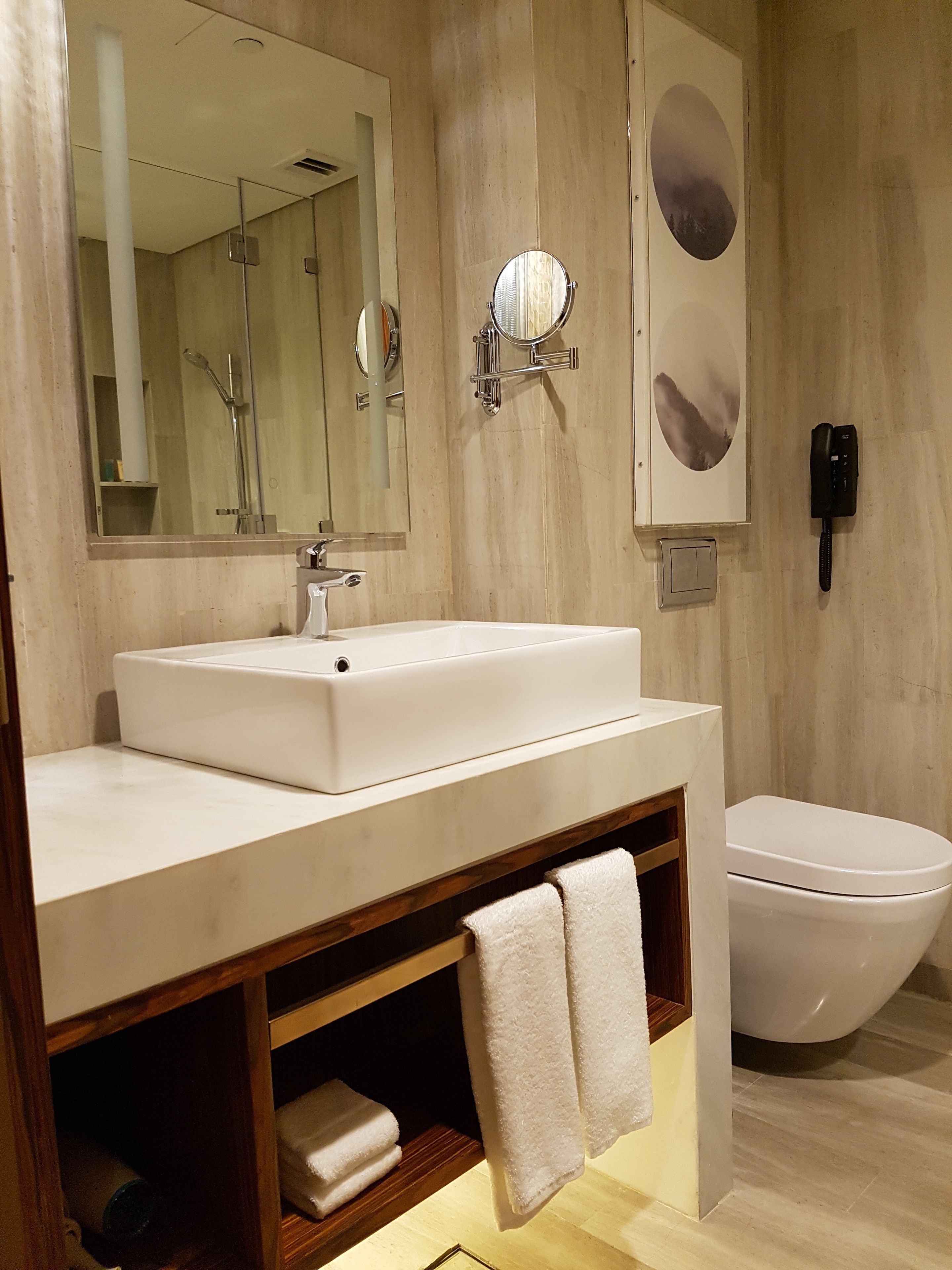 shower, rainfall showerhead, free toiletries, hair dryer