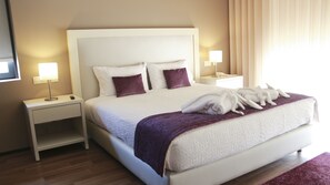 Deluxe Suite, Sea View | Minibar, in-room safe, desk, blackout drapes