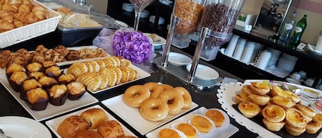 Morgenmadsbuffet hver dag (12 EUR pr. person)