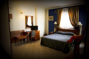 Standard Double or Twin Room, Sea View | Premium bedding, minibar, in-room safe, desk - Hotel Ristorante Rinelli (Margherita di Savoia)
