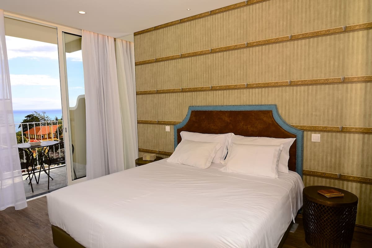 Premium studio, balkon, uitzicht op zee | Luxe beddengoed, een kluis op de kamer, individueel gedecoreerd