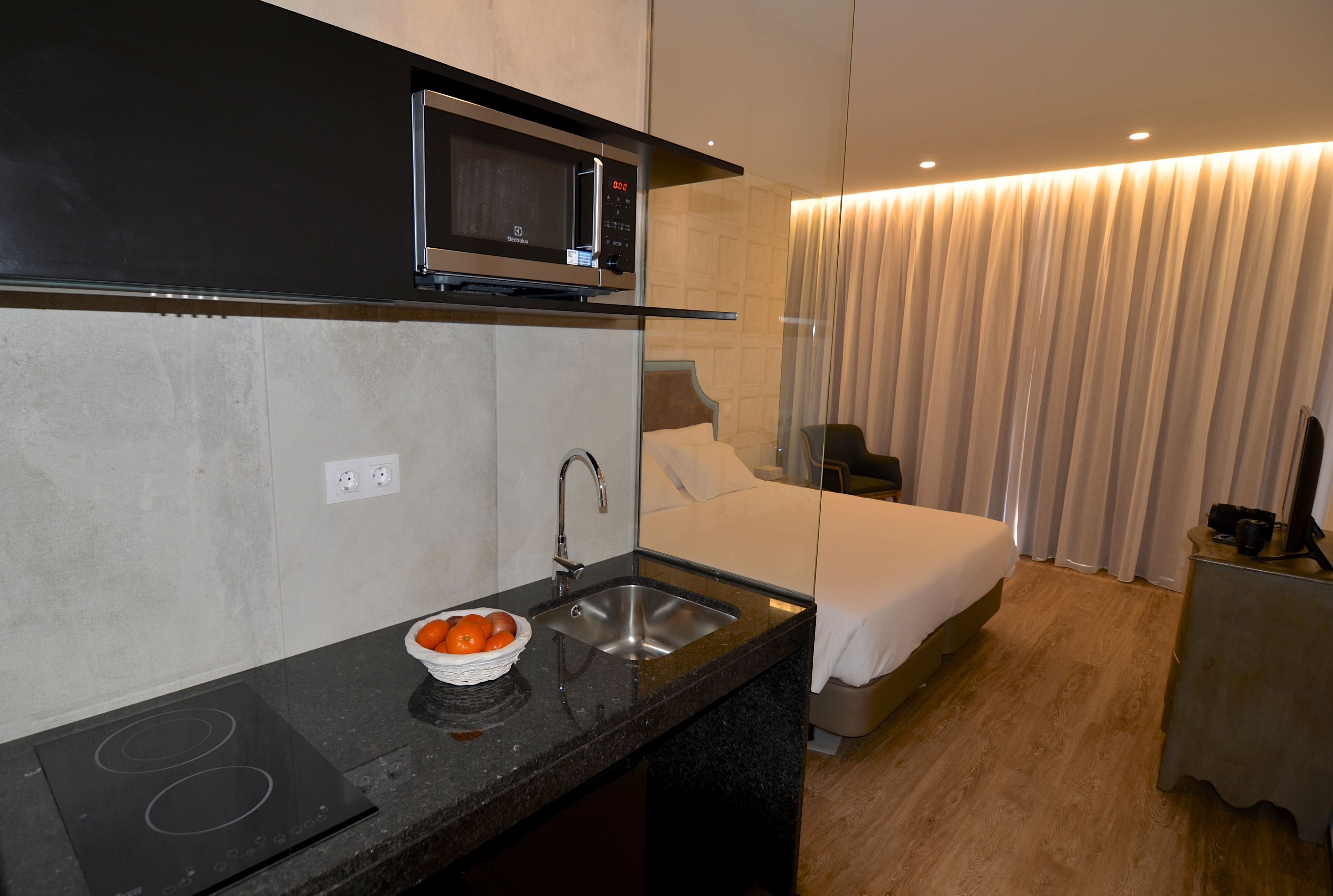 ตู้เย็น, ไมโครเวฟ, เตาประกอบอาหาร, เครื่องชงกาแฟ/ชา